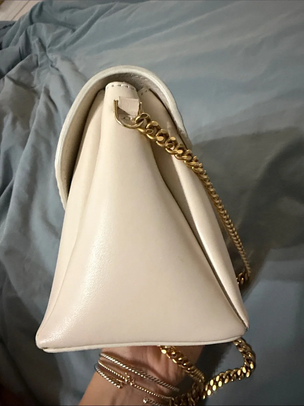 Elegant Cream Crossbody with Gold Chain and Textured Flap